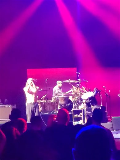 Incubus playing live in NYC at Radio City Music Hall in 2019. #incubus #RadioCityMusicHall #nycconcerts #livemusic #brandonboyd