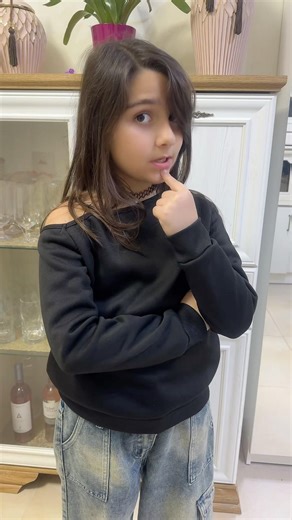 Μου δινεις ενα σοκολατακι; 😂#andriana #funny #funnyvideo #alena