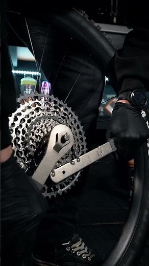 ⚙️ Effortlessly Remove Your Cassette with the Cyclo Chain Whip & Cassette Removal Tool ⛓️