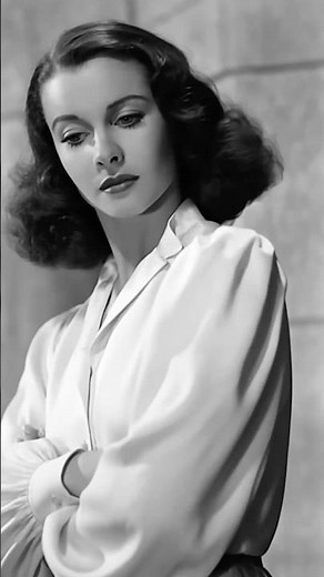 Vivien Leigh Becomes the ICONIC Scarlet OHara