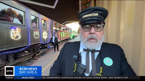Niles Canyon Train of Lights in Fremont preserving history along with holiday spirit