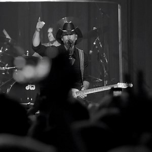 This song hit #1 on Dec. 15th, 2014!! Check out “Shotgun Rider” live from NYC on YouTube: https://tim.lnk.to/shotgunrider_videoFP #McGrawMachineHits | Tim McGraw