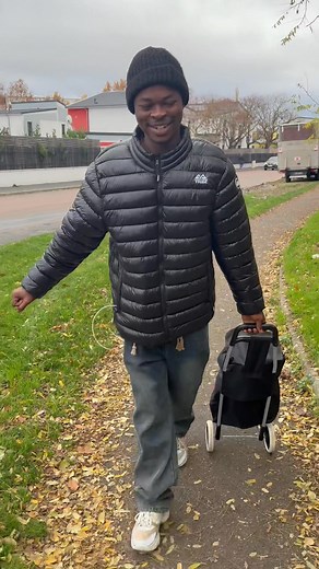 On peut enlever un enfant du village mais on ne peut pas enlever le village en lui 😂😂😂 | Ulrich Takam