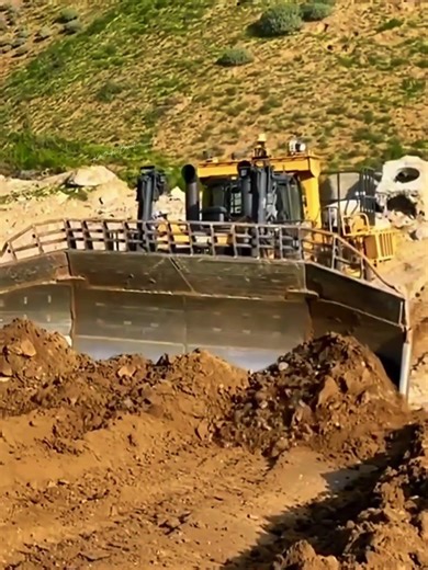 Cat D11T in action!