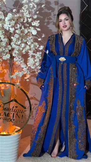 Caftan royal prix 44000da la commande sur Instagram