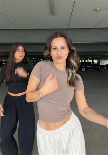 happy end 🤭✨ @Seren.RA @Marie.RA @Lilli.RA @Sinem.RA @Mayleen.RA @Binta.RA #dc #dance #dancetrend #tiktokdance #dancechallenge
