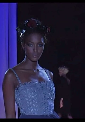 Naomi Campbell Walks for Gianni Versace FW'97 Runway