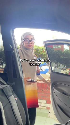 Keseruan Praktikum Siswa dan Guru dalam Viral Video