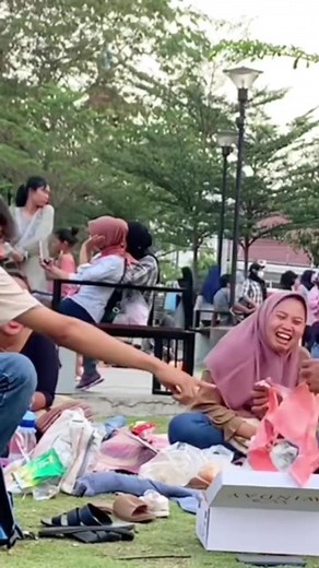 Prank COD cd dan bh bolong #prank | Arlin Maeditia