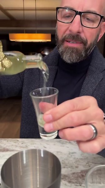 How to make a Limoncello Martini 🍋
