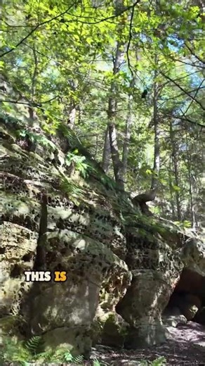 Whispering Cave : Old man trails I Hocking Hills #destinationdiariestravel