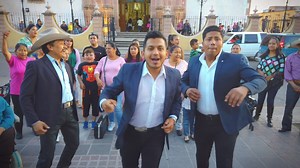 Presentamos nuestro quinto videoclip titulado "Viva Zacatecas" al lado de nuestro amigo Hector Saucedo compositor del tema con el cual mostramos lo orgullosos que estamos de ser Zacatecanos. Dedicado con mucho cariño para todos aquellos paisanos que estan fuera de su tierra. ¿Y tu te sientes orgulloso de ser Zacatecano? ¡Viva Zacatecas!