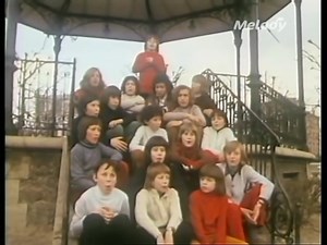 Les Poppys "Isabelle je t'aime" Les Poppys is a French musical group of 17 children founded 1946 in Asnières, France by Jean Amoureux as Les Petits Chanteurs d'Asnières and renamed to Les Poppys in 1970. Francois Bernheim, former singer of the group Les Roche-Martin and artistic director for the record company Barclay, discovered the singers in 1970 and decided to create a group called Les Poppys, named after the word 'Pop Music'. Les Poppys originated from the Hippie movement and made songs aga