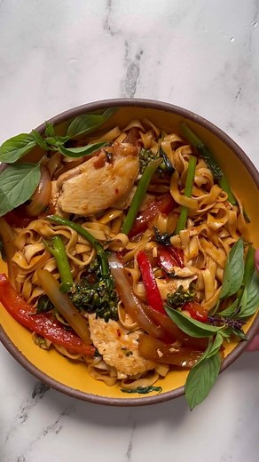 this sweet & spicy noodle stir fry might be your new obsession 🍜 inspired by pad kee mao (thai drunken noodles), our take is loaded with sweet heat and comes together in under 30 minutes. swap in any protein you’ve got — it’s fast, flexible, and full of flavor. save this one for your next noodle night 🙌 ingredients — * 4 packs momofuku sweet & spicy noodles * 1 pound boneless, skinless chicken, sliced (thighs or breasts) * 1 red bell pepper, sliced * 1 onion, thickly sliced * 6 cloves garlic,