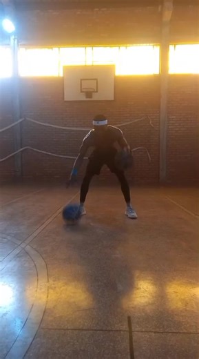 JoSkii Parker’s treinando controle de bola é um espetáculo 🫶🏾👌🏾♌️☠️ #basquete #basquetebrasil #basquetebrasil❤️‍🔥🏀 #viraltiktok #viralvideos