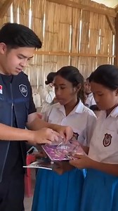 Pergi Jauh Jauh ke NTT Ngajar dan bagi-bagi sepatu, kira-kira keseruan apa lagi ya yang Jerome lakuin? Yuk nonton full videonya di youtube channel Nihongo Mantappu #reels #nihongomantappu #starhitsid | Jerome Polin