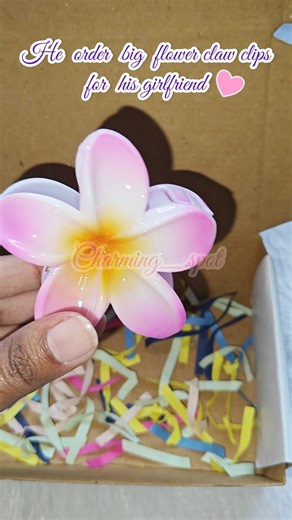 He order big flower claw clips for his girlfriend #subscribe#shortvideo