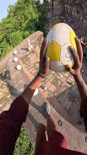 🤩new👻parkour👻challenge balloon🎈🤩and football⚽🤩challenge? #parkour #ytshorts #football #running #pov