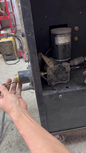 52K views · 868 reactions | Máy hàn mig thường xuyên bị tắc bép gẫy dây ae kiểm tra phần này nhé | Hậu Máy Hàn | Facebook