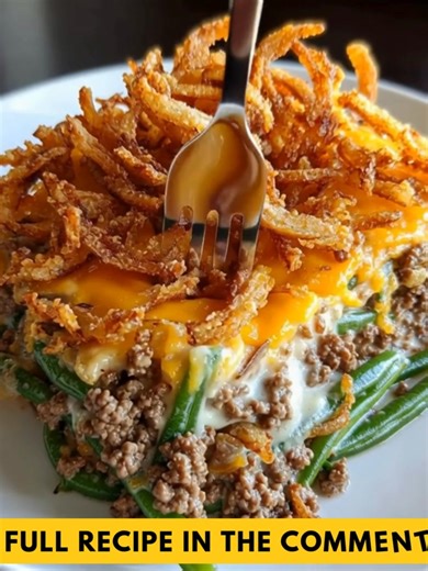 Hamburger Green Bean Casserole 🍲🥦 Savory ground beef and tender green beans baked in a creamy mushroom sauce, topped with melty cheddar and crispy fried onions — hearty, homestyle comfort food! Ingredients: 1 lb ground beef 1 can (15 oz) green beans, drained 1 can (10.5 oz) cream of mushroom soup 1/2 cup milk 1 cup shredded cheddar cheese 3/4 cup French fried onions | Yummy Flavors