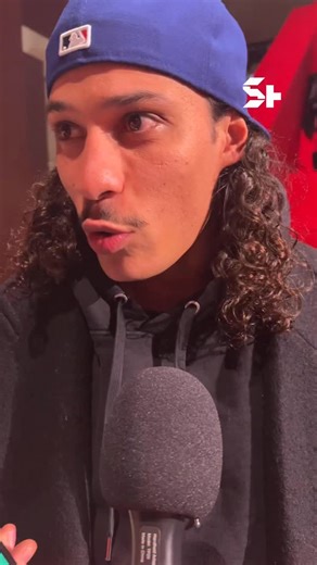 Quand Hatik tente de suivre le match de foot en live du show Etam 😂 _ @hatik #etamliveshow #etam @etam #fashionweek #pfw | Télé Loisirs