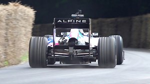 Cette Alpine de course impressionne par sa vitesse vue de l’arrière