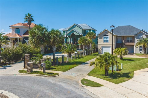 Living in the Riverside Neighborhood of Mobile, AL