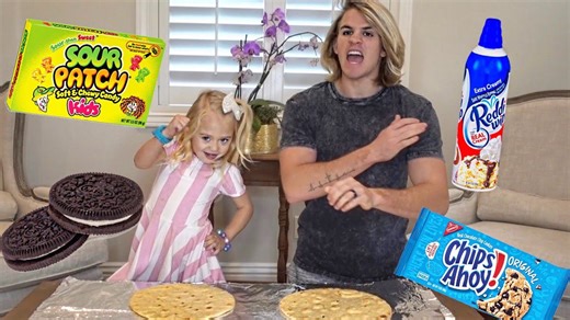 Candy Pizza vs. Oreo Pizza: Which One Did Everleigh Love?