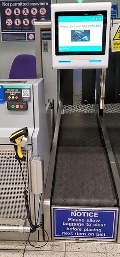 Easyjet luggage drop. ID to get in. Scan ticket. Print tag. Put tag on luggage. Load & scan, go.