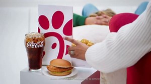 Chick-fil-A TV Spot, 'Fiestas: una nueva tradición familiar'