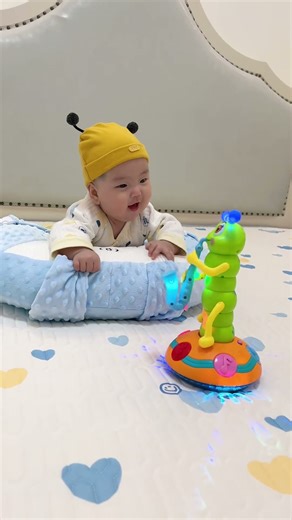 My dad bought this ElectricTwisted Worm. It’s so fun. It can sing and dance when it walks and twists