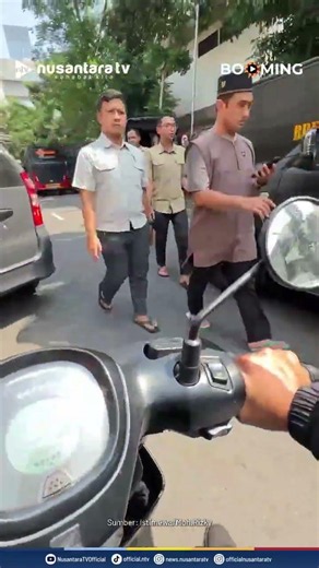 Kendaraan Tempur Brimob Parkir di Polda Metro Jaya Pasca Penggerebekan Kasus Korupsi Blackout