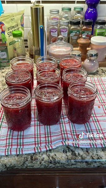 Strawberry Jalapeño Jelly Recipe — Easy Homemade Canning