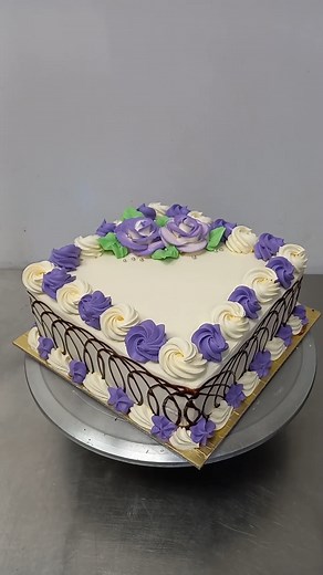 1.7M views · 4.1K reactions | How to make a square cake with side threading design with fresh cream | So Easy | Facebook