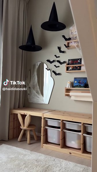 Häxeri och halloweenmagi har nu intagit dotterns rum 🕸️👻🦇✨ #halloween #halloweendecor #dekoration #spookyseason #spookydecor #kidsroomdecor #kidsroom