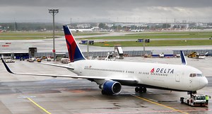 Delta Ramp Agent Struck by Tug at LaGuardia Airport - Points Miles & Martinis