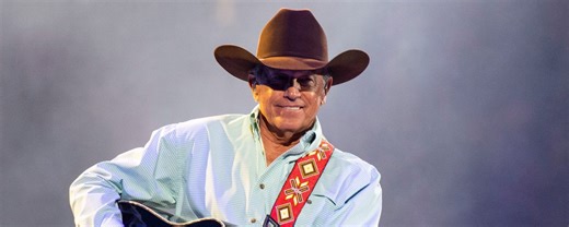 Watch George Strait Perform His Biggest Hit of the 1990s During a Record-Breaking Show at the Houston Astrodome