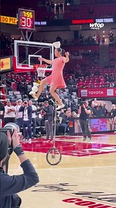 ‘I didn’t quit’: Acrobat Red Panda captivates crowd at halftime in College Park