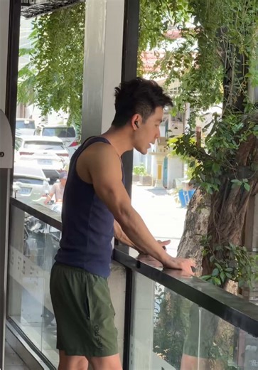 👨‍⚕️💭ម៉េចលួចថតខ្ញុំចឹង?😅😅 New Cover Song “បំភ្លេចមិនបាន” Finally, I can record my all-time favorite song… I want to post it as memories, but I hope you guys like it! #បំភ្លេចមិនបាន #coversong #newsong #doctorsemratana #tiktokcover
