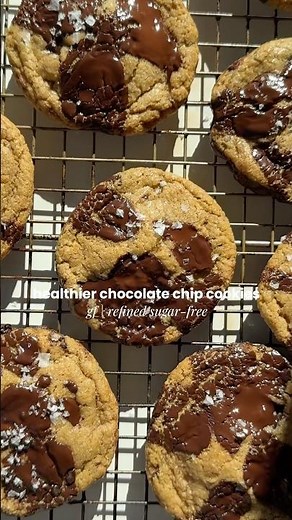 gluten-free & refined sugar-free chocolate chip cookies!