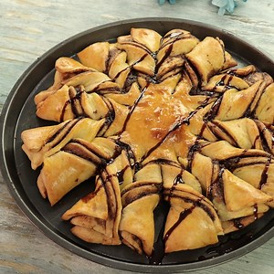 150K views · 42 reactions | Braided Nutella Bread Recipe with layers of Nutella between sweet dough creates this decadent pull apart twist bread. This Braided Nutella Bread is great to share with a group, you can just pull a piece off. Try it and share your experience with us. Written Recipe: https://youtu.be/p1kPRoEbE6k #NutellaBread #SweetsBnB #SooperChef | Sweetsbnb | Facebook