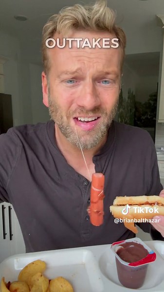 Who doesn’t love a lunch hack!!? @liljudyfunfun found this wild segment from daytime TV in the 80s! Can you imagine? #nostalgia #talkshows #snack #hotdog #hack #home #lunch vintagetv