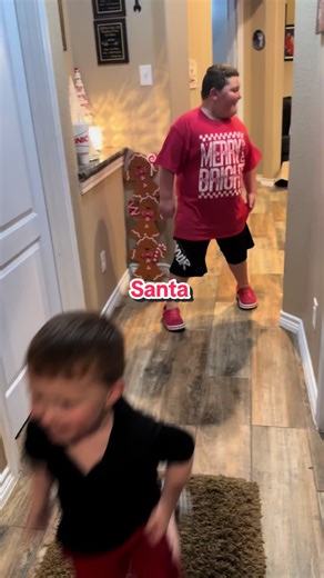 Family, Food, & Santa! 🎅🏻🎄❤️ #christmas #holidays #family #food #santa