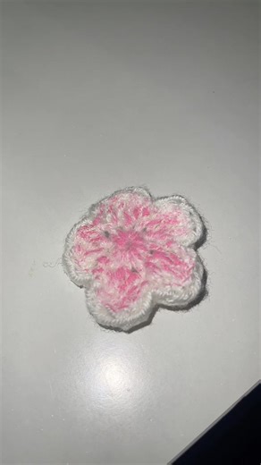 I should’ve use different color of yarn but still love this #minihairclip, what should I make next?