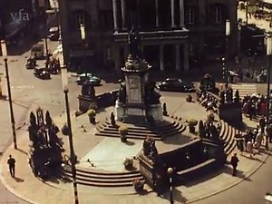Are you on these old archive films of Hull? If you are, the Yorkshire Film Archive would like to hear from you. They've released this teaser film starting in 1900 up to 1981 and the opening of the Humber Bridge. A full film, 'Hull on Film', is to be shown at Princes Quay's Vue cinema on the 1st of April. There's more information on their website: http://www.yorkshirefilmarchive.com/ | BBC Humberside