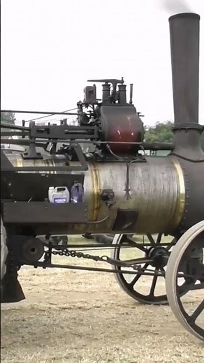 Traction Engine under Heavy Load nearly stalls on Hill Climb