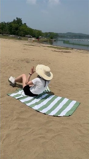 Sand-Proof Beach Mat Demo – Custom Pouch to Sand & Back Clean