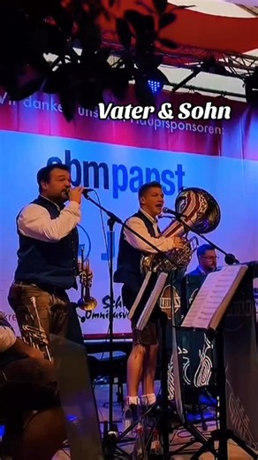 Gestern durften wir live in Mulfingen singen! Vater & Sohn mit Blechglanz in Baden Württemberg! Es war ein traumhafter Tag und wir hatten sehr viel Spaß und Freude beim singen 🎤 🎤 Von Böhmischer Liebe über Böhmischer Traum zur Polka Kannst du Knödel kochen usw. alles war dabei 🫶🕺🏻🕺🏻🎤 #blasmusik #gesang #polka #böhmischeliebe #singen #karaoke #singing #vaterundsohn | Jens Lohmüller