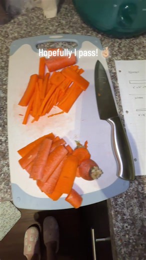 POV: you’re in an intro culinary class and it’s the night before your practical midterm 🙂‍↕️#fyp #knife #culinary #culinaryarts #hospitalityindustry