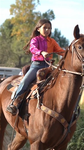 Valentina Sosa on Instagram: "Focus 🙅‍♀️💥 . . . . . #ruby #valentinasosa #barrelracing #barrelracer #cowgirl #sosacowgirls #grlpwr #fyp"